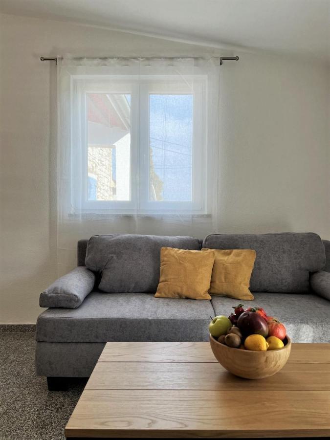 Apartment Lorun 47 Tar-Vabriga Exterior photo